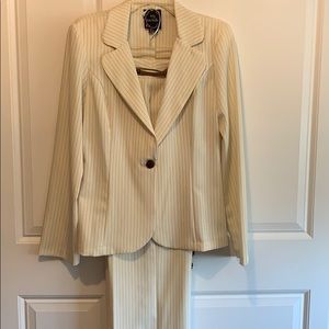 2 piece suit, size 7/8